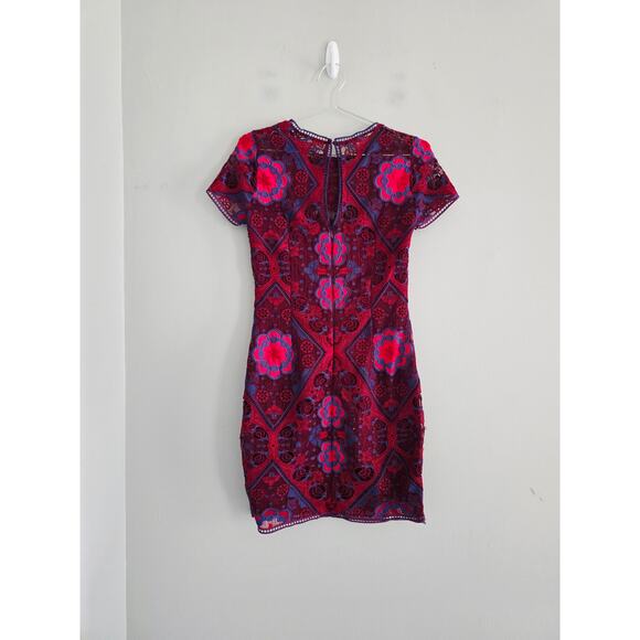 Minuet Red Blue Lace Mini Dress S NWOT - Picture 6 of 6
